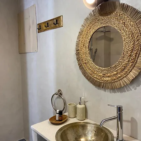 Moani * Ágios Panteleḯmon